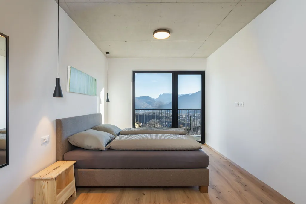 Bedroom with balcony and Schlern view